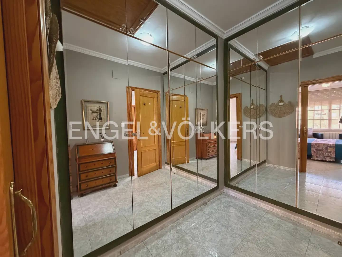 5 bedroom Townhouse for rent in Valencia city - € 4,000 (Ref: 9898225)