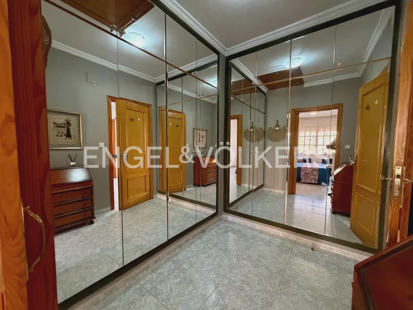 5 bedroom Townhouse for rent in Valencia city - € 4,000 (Ref: 9898225)