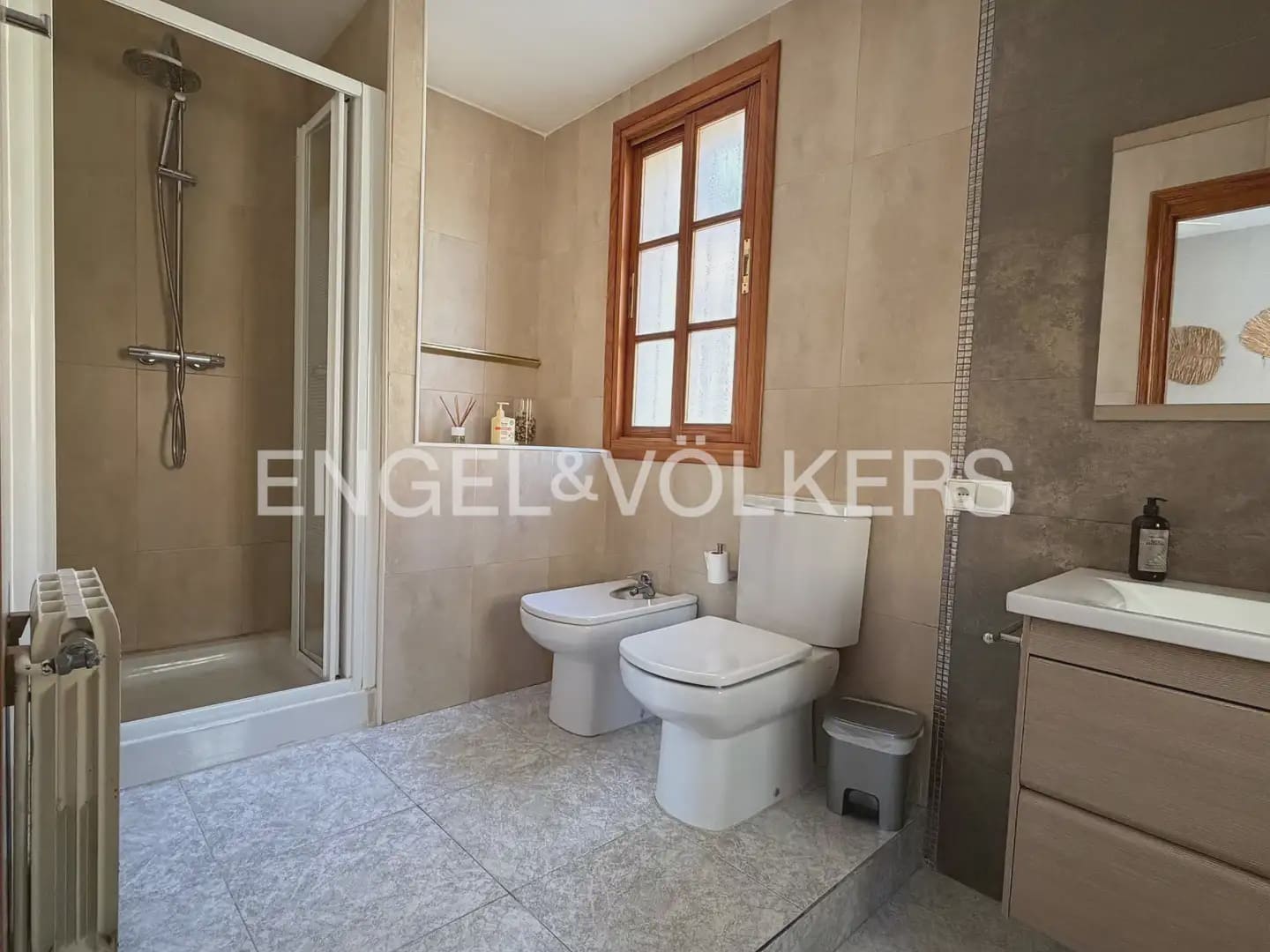 5 bedroom Townhouse for rent in Valencia city - € 4,000 (Ref: 9898225)