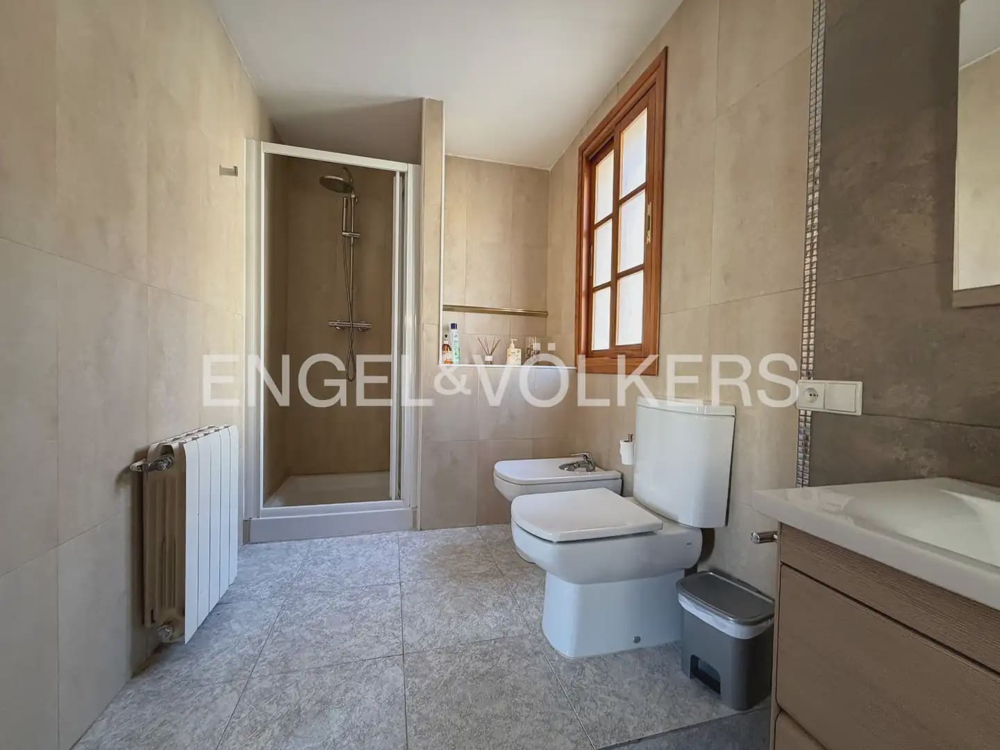 5 bedroom Townhouse for rent in Valencia city - € 4,000 (Ref: 9898225)