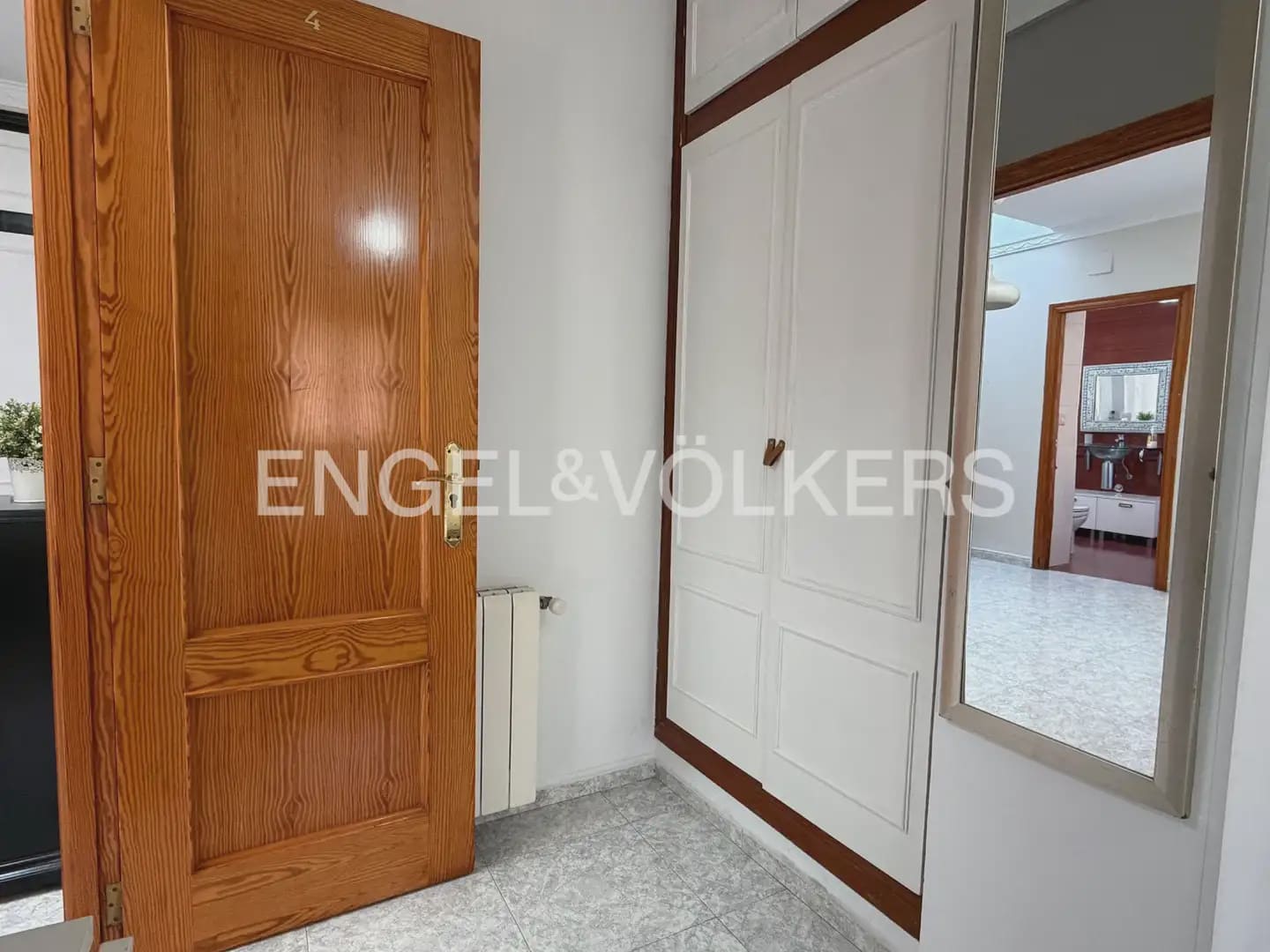 5 bedroom Townhouse for rent in Valencia city - € 4,000 (Ref: 9898225)