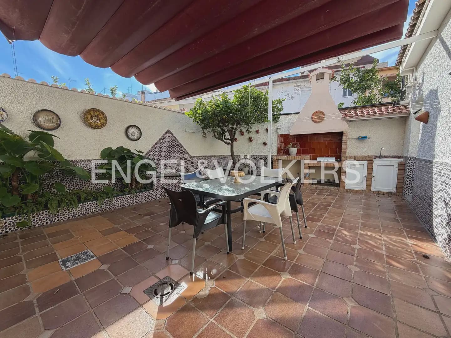 5 bedroom Townhouse for rent in Valencia city - € 4,000 (Ref: 9898225)
