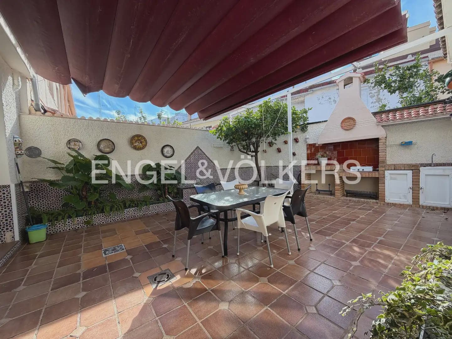 5 bedroom Townhouse for rent in Valencia city - € 4,000 (Ref: 9898225)