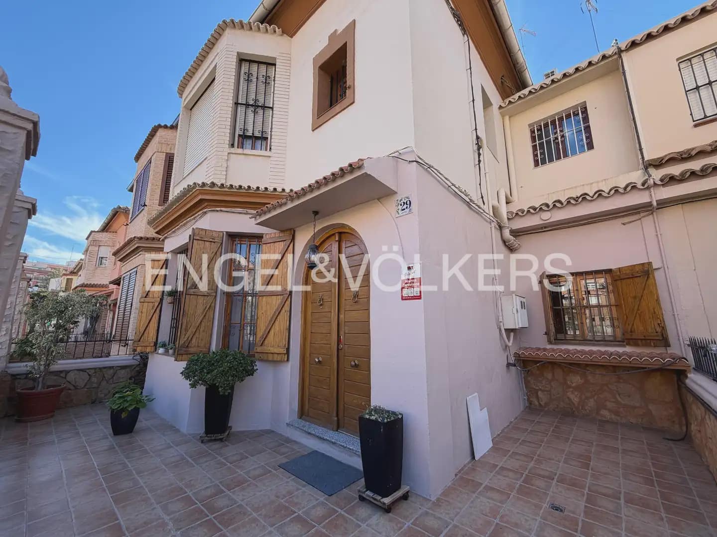 5 bedroom Townhouse for rent in Valencia city - € 4,000 (Ref: 9898225)