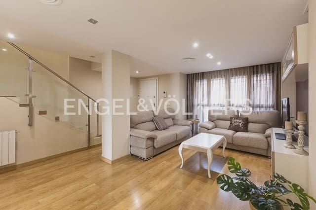 3 bedroom Townhouse for sale in Benicalap, Valencia city with pool garage - € 795,000 (Ref: 9898226)