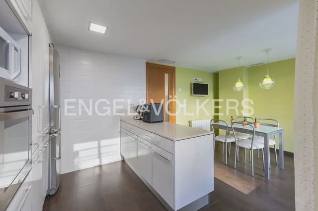 3 bedroom Townhouse for sale in Benicalap, Valencia city with pool garage - € 795,000 (Ref: 9898226)