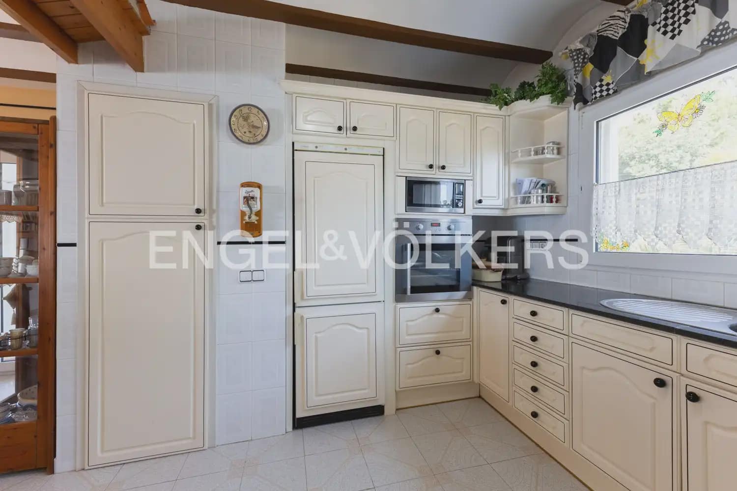 5 bedroom Villa for sale in Alcala de Xivert with pool garage - € 775,000 (Ref: 9898227)