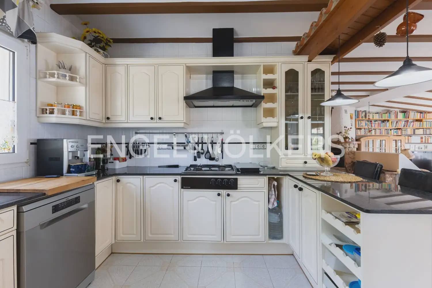 5 bedroom Villa for sale in Alcala de Xivert with pool garage - € 775,000 (Ref: 9898227)
