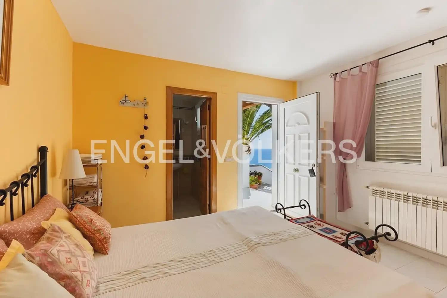 5 bedroom Villa for sale in Alcala de Xivert with pool garage - € 775,000 (Ref: 9898227)