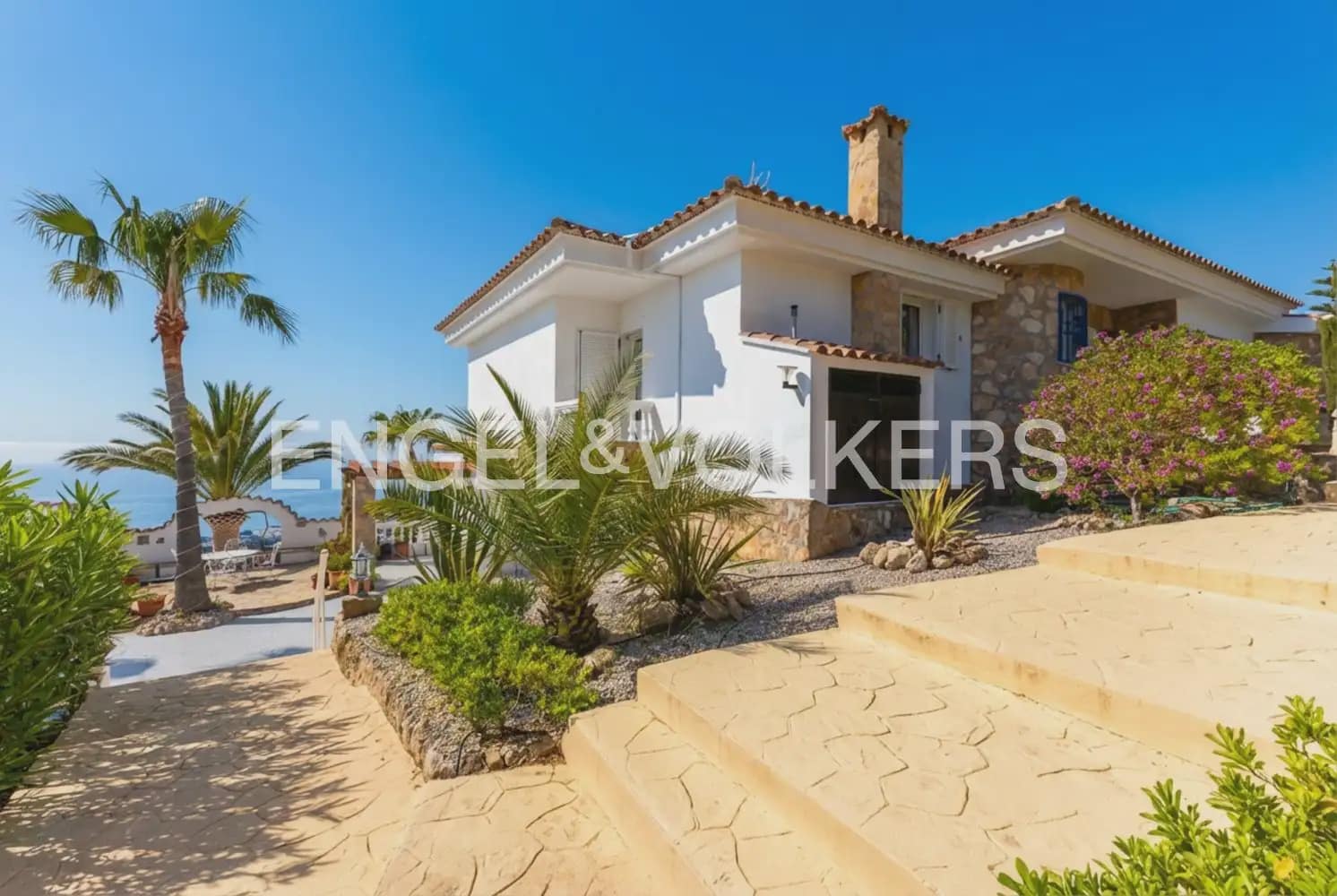 5 bedroom Villa for sale in Alcala de Xivert with pool garage - € 775,000 (Ref: 9898227)