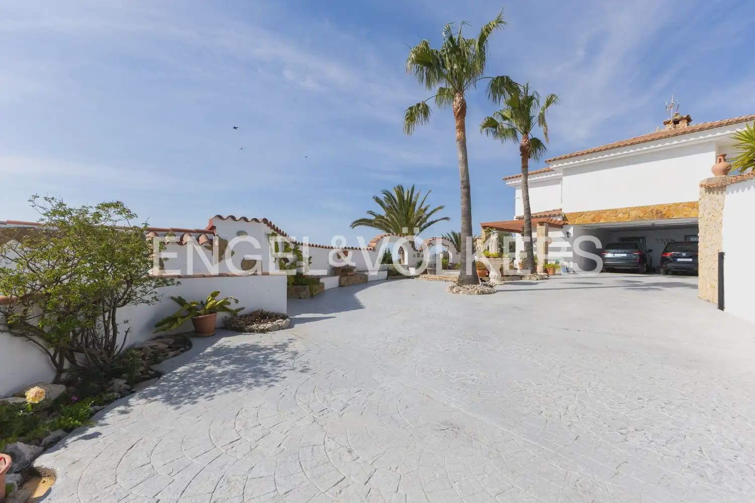 5 bedroom Villa for sale in Alcala de Xivert with pool garage - € 775,000 (Ref: 9898227)