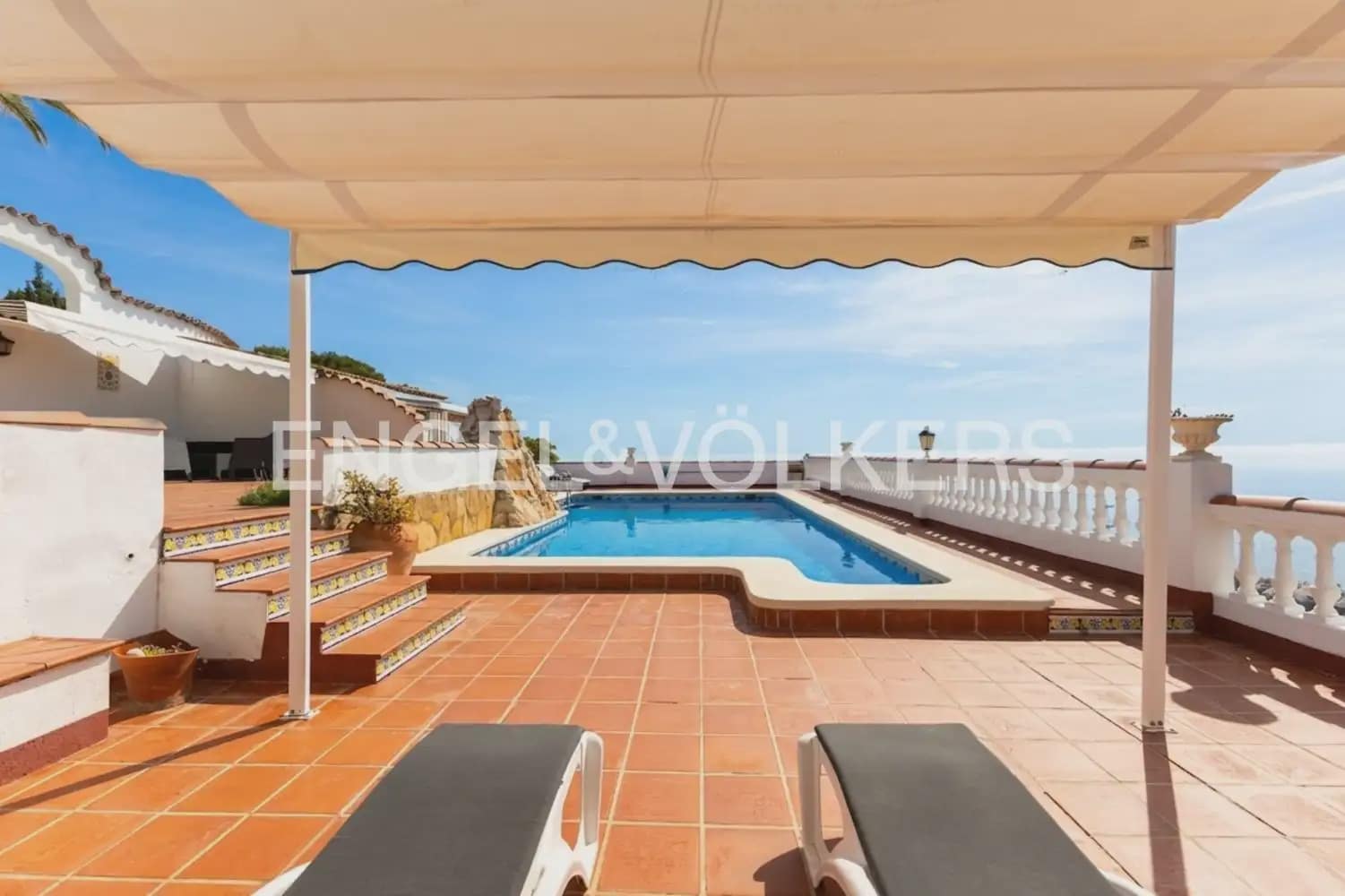 5 bedroom Villa for sale in Alcala de Xivert with pool garage - € 775,000 (Ref: 9898227)