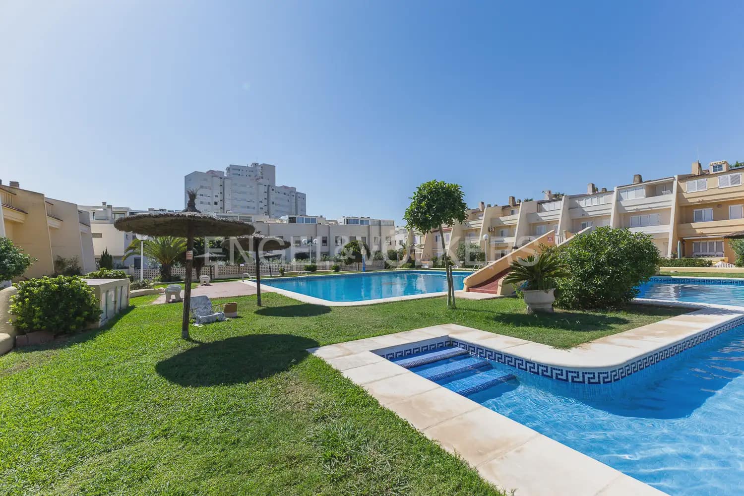 4 quarto Moradia em Banda para arrendar em Valencia cidade com piscina - 1 700 € (Ref: 9898229)