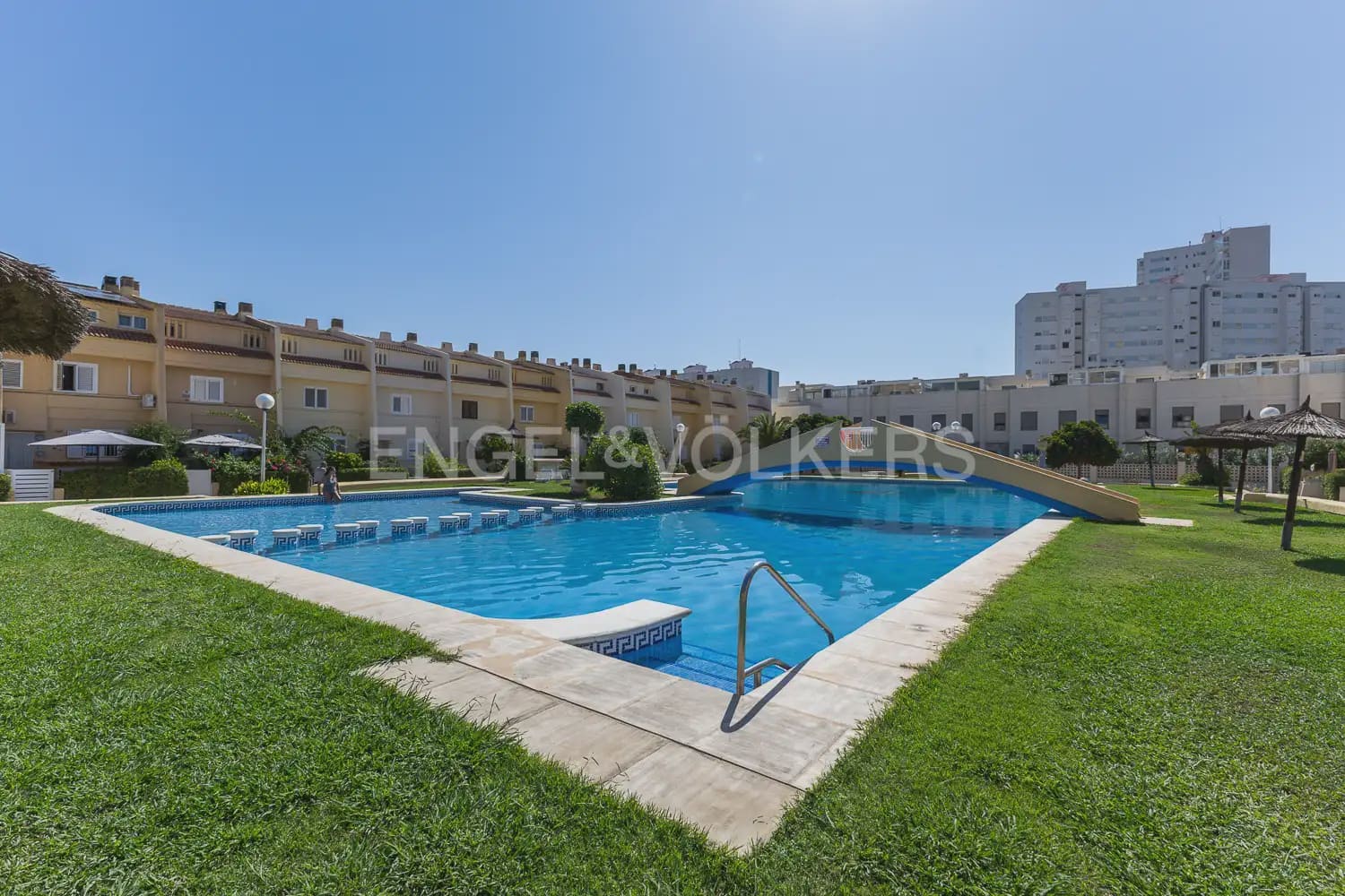 4 quarto Moradia em Banda para arrendar em Valencia cidade com piscina - 1 700 € (Ref: 9898229)