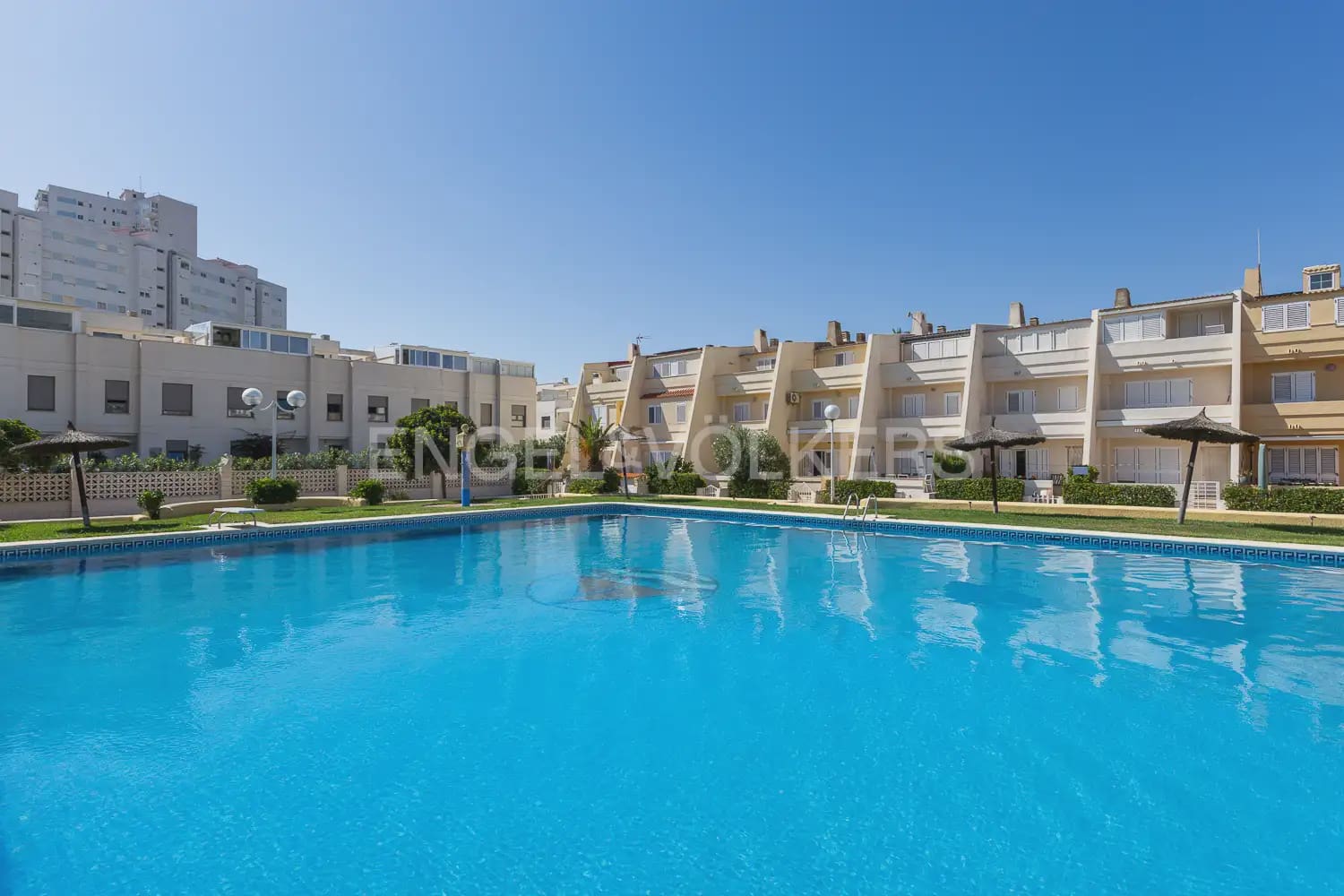 4 quarto Moradia em Banda para arrendar em Valencia cidade com piscina - 1 700 € (Ref: 9898229)