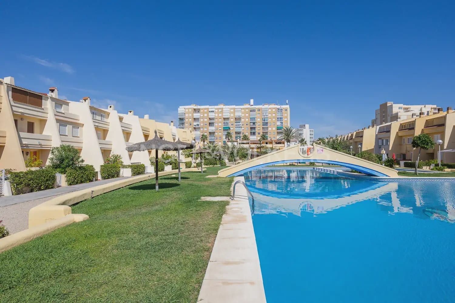 4 quarto Moradia em Banda para arrendar em Valencia cidade com piscina - 1 700 € (Ref: 9898229)