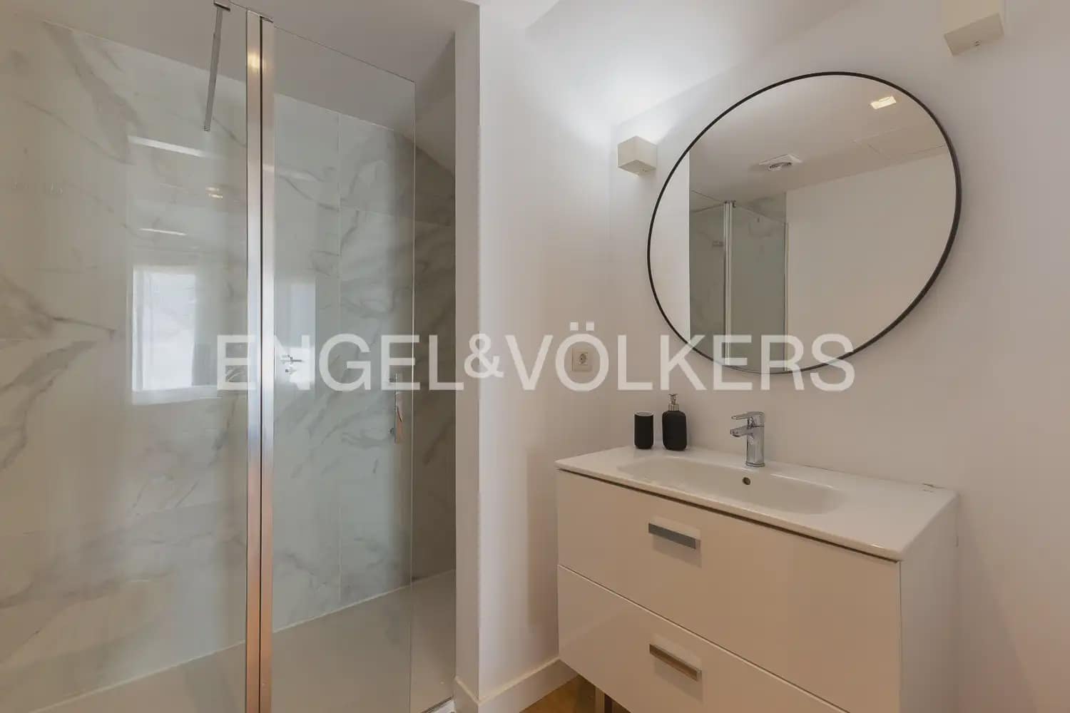 1 bedroom Penthouse for sale in Valencia city with pool - € 595,000 (Ref: 9898230)