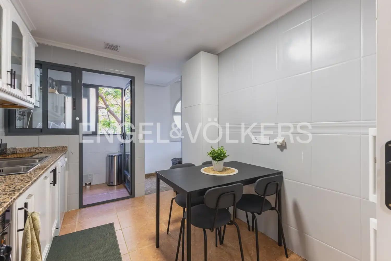 3 bedroom Apartment for sale in Valencia city - € 350,000 (Ref: 9898235)