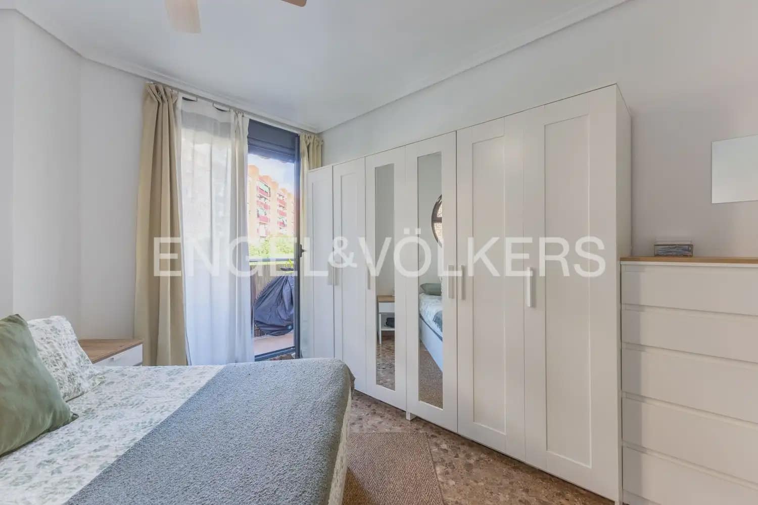3 bedroom Apartment for sale in Valencia city - € 350,000 (Ref: 9898235)