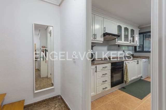 3 bedroom Apartment for sale in Sant Isidre, Valencia city - € 350,000 (Ref: 9898235)