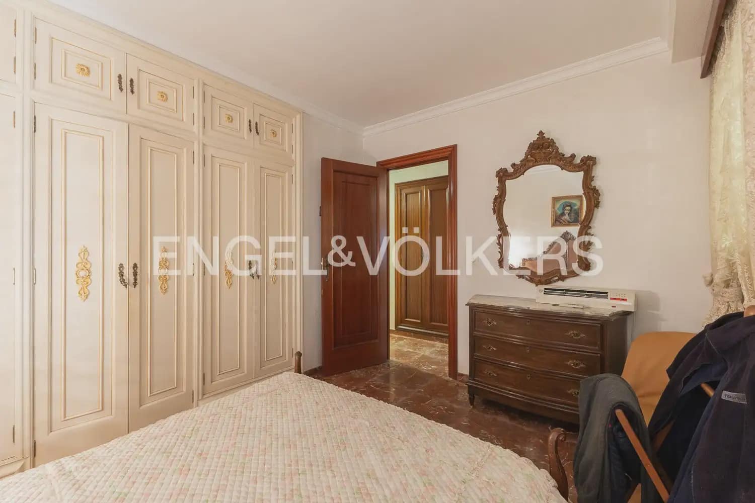 4 bedroom Townhouse for sale in Guadassuar with garage - € 315,000 (Ref: 9898238)