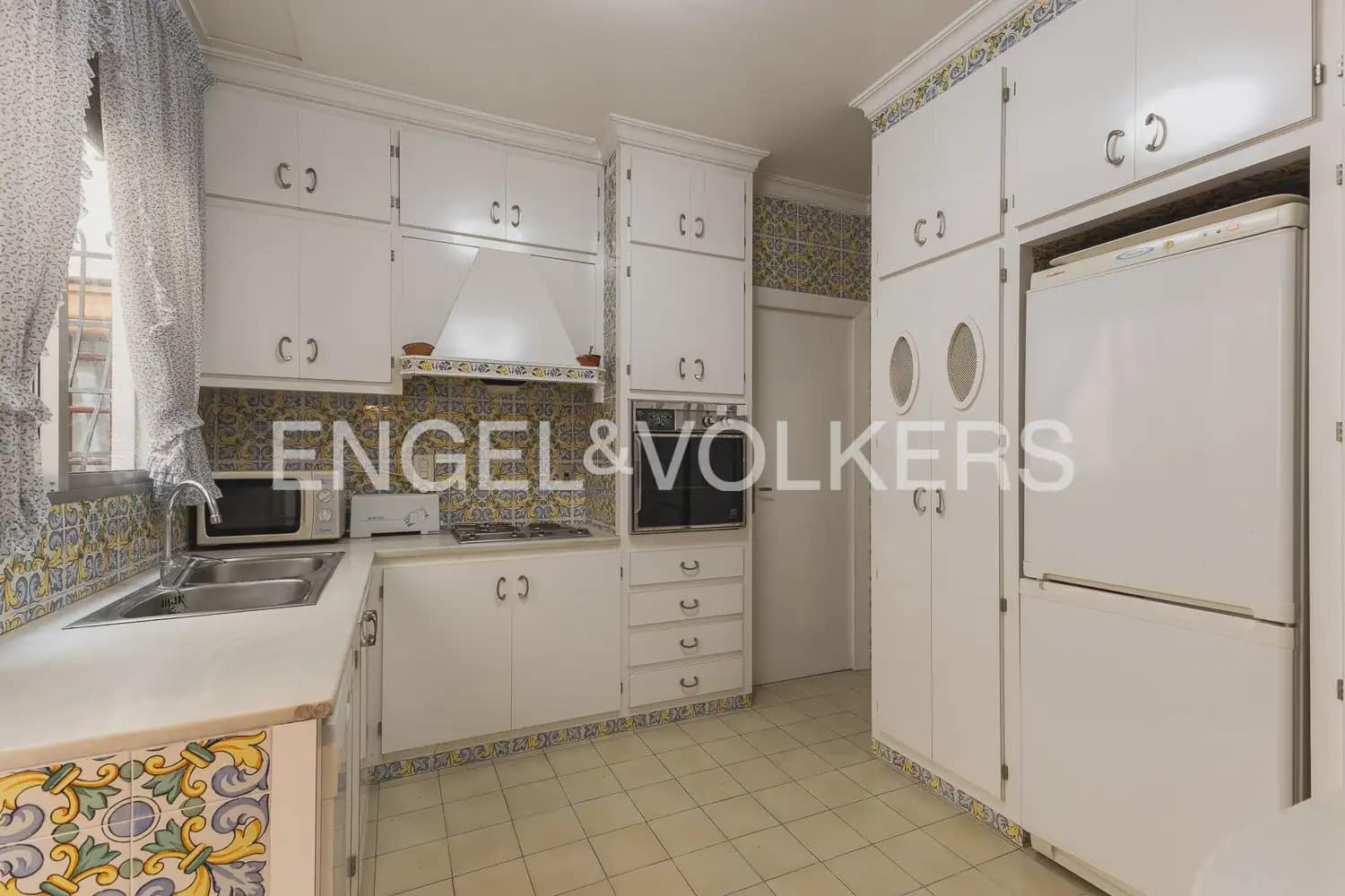 4 bedroom Townhouse for sale in Guadassuar with garage - € 315,000 (Ref: 9898238)