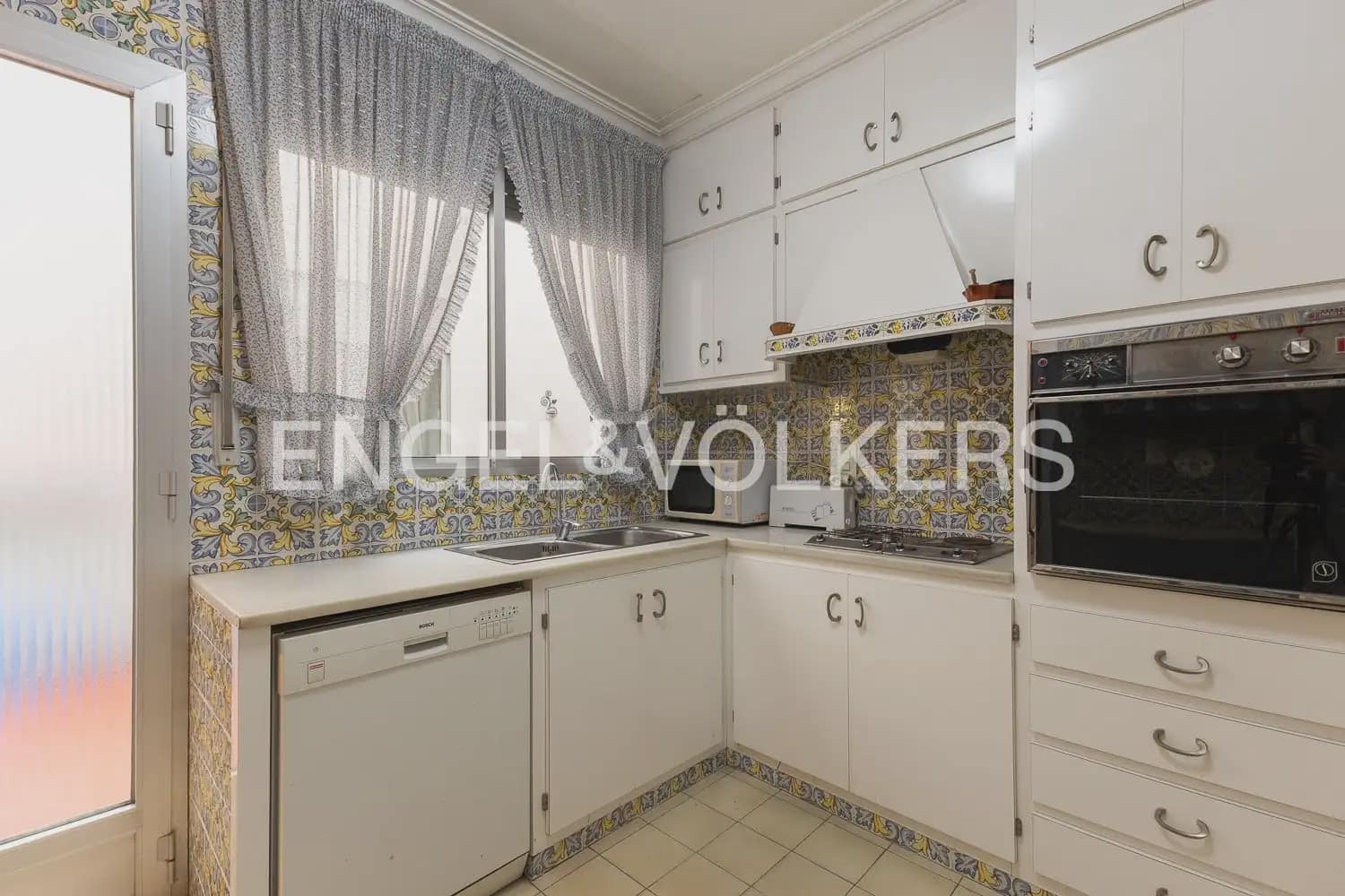 4 bedroom Townhouse for sale in Guadassuar with garage - € 315,000 (Ref: 9898238)