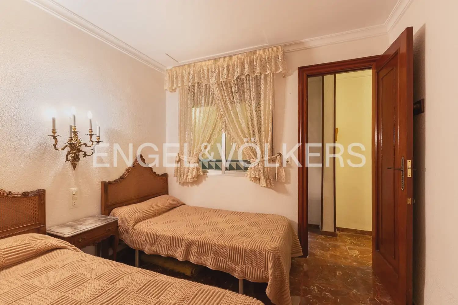 4 bedroom Townhouse for sale in Guadassuar with garage - € 315,000 (Ref: 9898238)