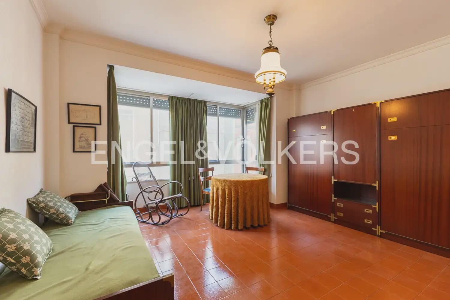 4 bedroom Townhouse for sale in Guadassuar with garage - € 315,000 (Ref: 9898238)