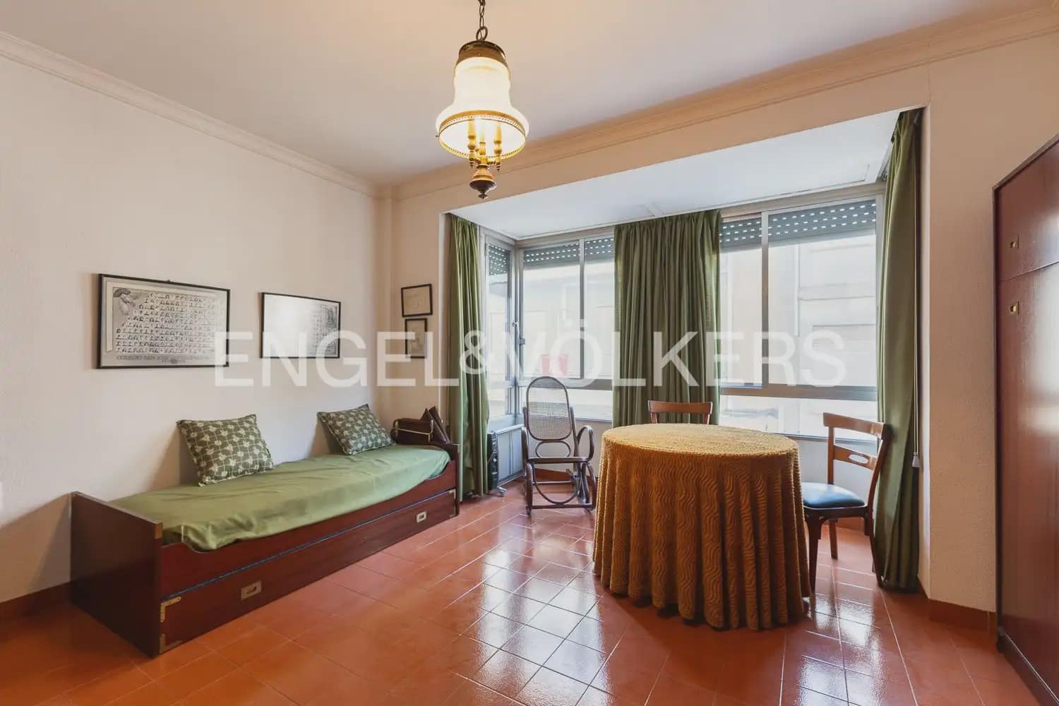 4 bedroom Townhouse for sale in Guadassuar with garage - € 315,000 (Ref: 9898238)