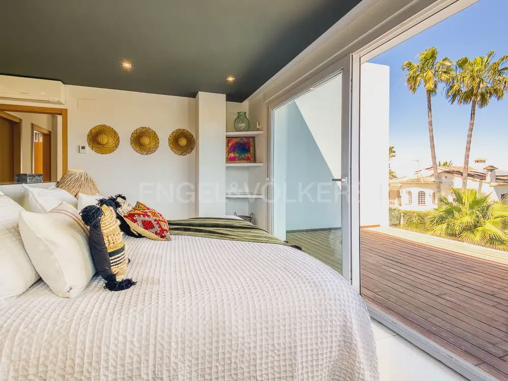 Villa/Maison de 4 chambres à louer à Denia avec piscine garage - 5 500 € (Ref: 9898239)