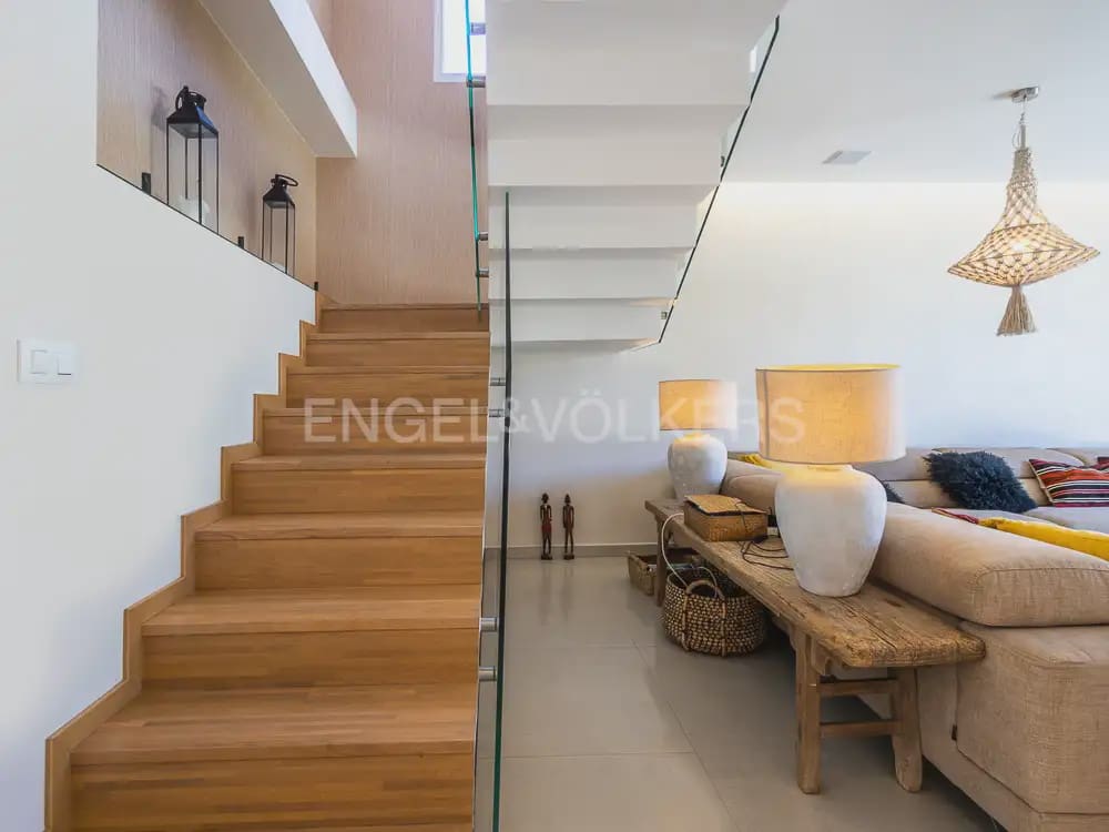 Villa/Maison de 4 chambres à louer à Denia avec piscine garage - 5 500 € (Ref: 9898239)