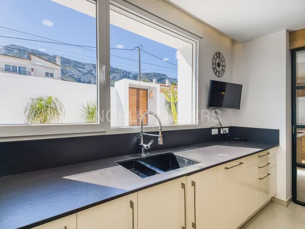Villa/Maison de 4 chambres à louer à Denia avec piscine garage - 5 500 € (Ref: 9898239)