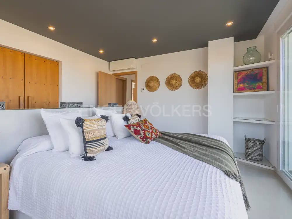 Villa/Maison de 4 chambres à louer à Denia avec piscine garage - 5 500 € (Ref: 9898239)