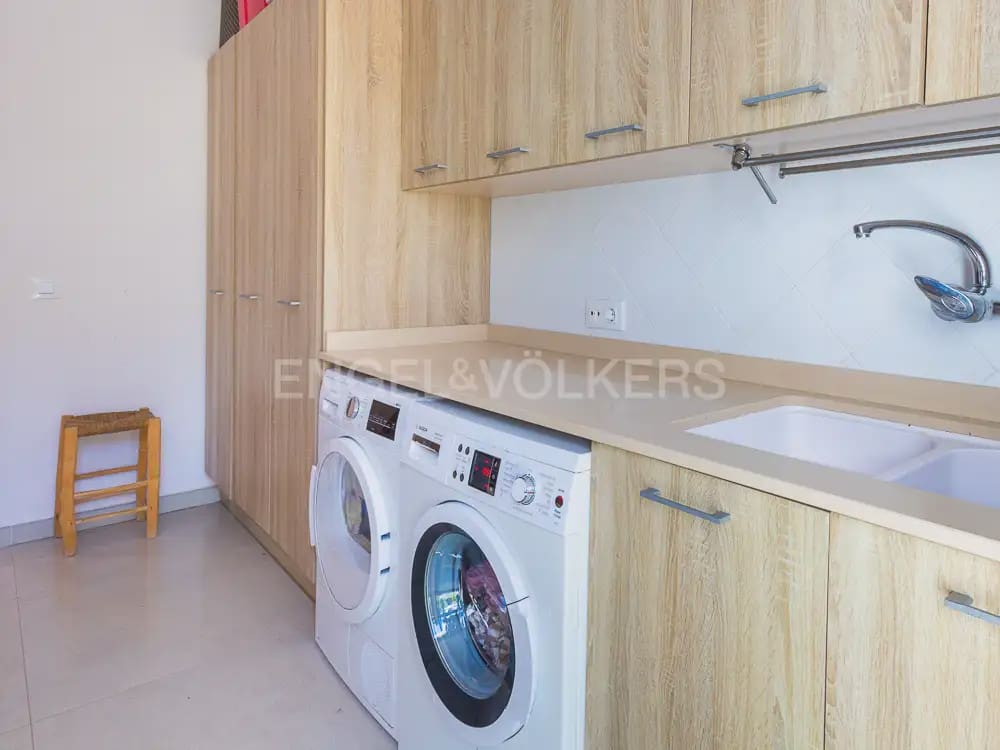 Villa/Maison de 4 chambres à louer à Denia avec piscine garage - 5 500 € (Ref: 9898239)