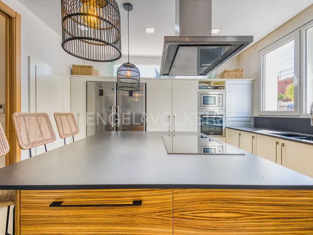 Villa/Maison de 4 chambres à louer à Denia avec piscine garage - 5 500 € (Ref: 9898239)