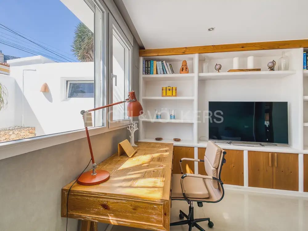 Villa/Maison de 4 chambres à louer à Denia avec piscine garage - 5 500 € (Ref: 9898239)