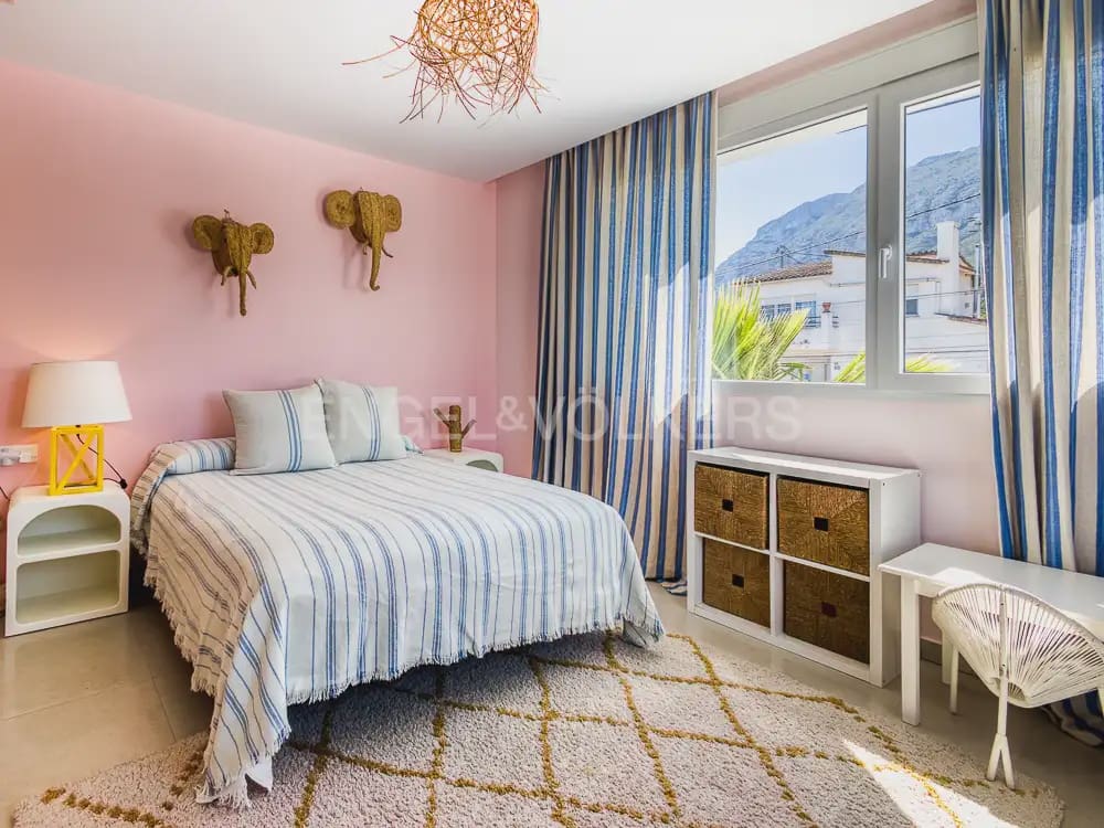 Villa/Maison de 4 chambres à louer à Denia avec piscine garage - 5 500 € (Ref: 9898239)