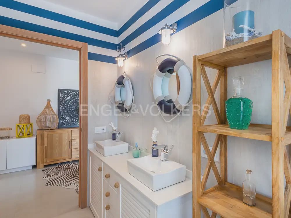 Villa/Maison de 4 chambres à louer à Denia avec piscine garage - 5 500 € (Ref: 9898239)