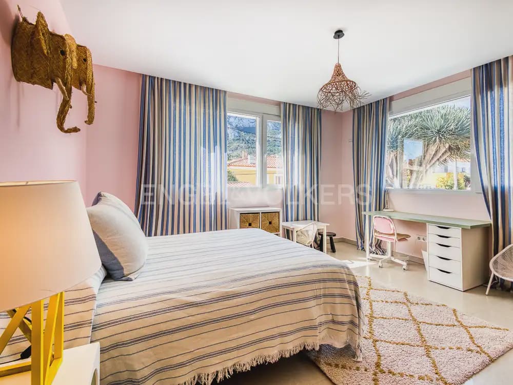 Villa/Maison de 4 chambres à louer à Denia avec piscine garage - 5 500 € (Ref: 9898239)