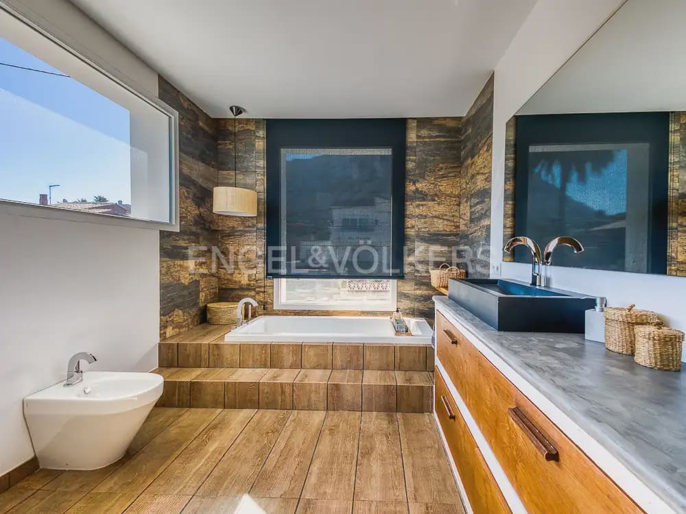 Villa/Maison de 4 chambres à louer à Denia avec piscine garage - 5 500 € (Ref: 9898239)