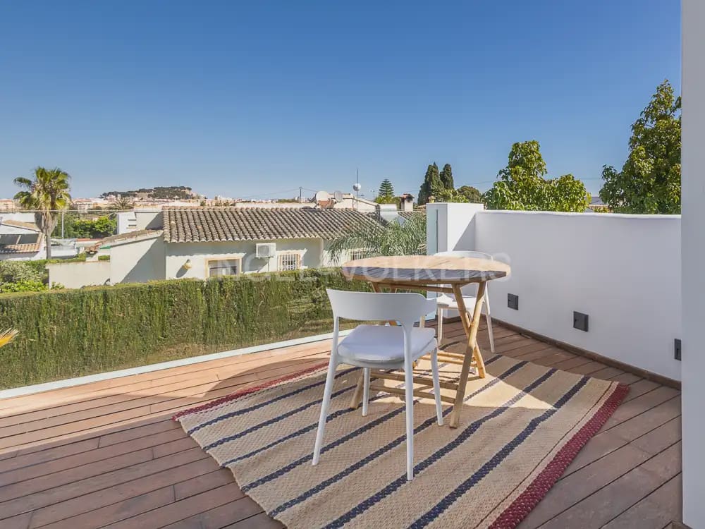 Villa/Maison de 4 chambres à louer à Denia avec piscine garage - 5 500 € (Ref: 9898239)