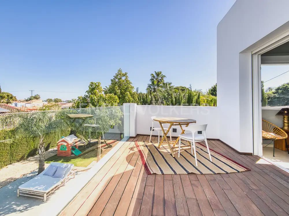 Villa/Maison de 4 chambres à louer à Denia avec piscine garage - 5 500 € (Ref: 9898239)