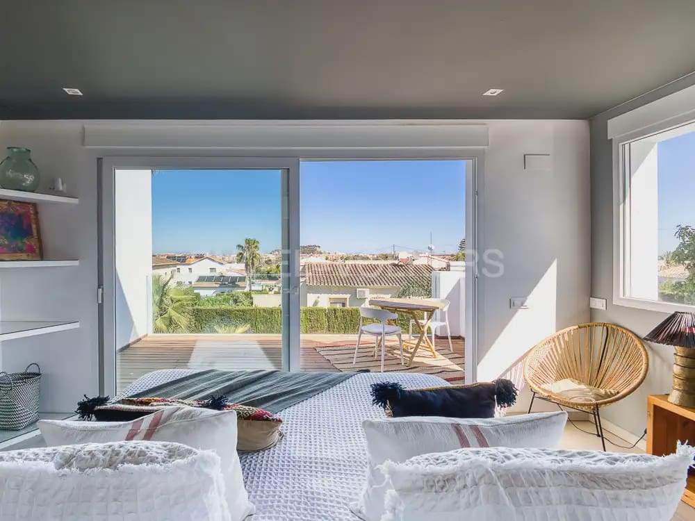 Villa/Maison de 4 chambres à louer à Denia avec piscine garage - 5 500 € (Ref: 9898239)
