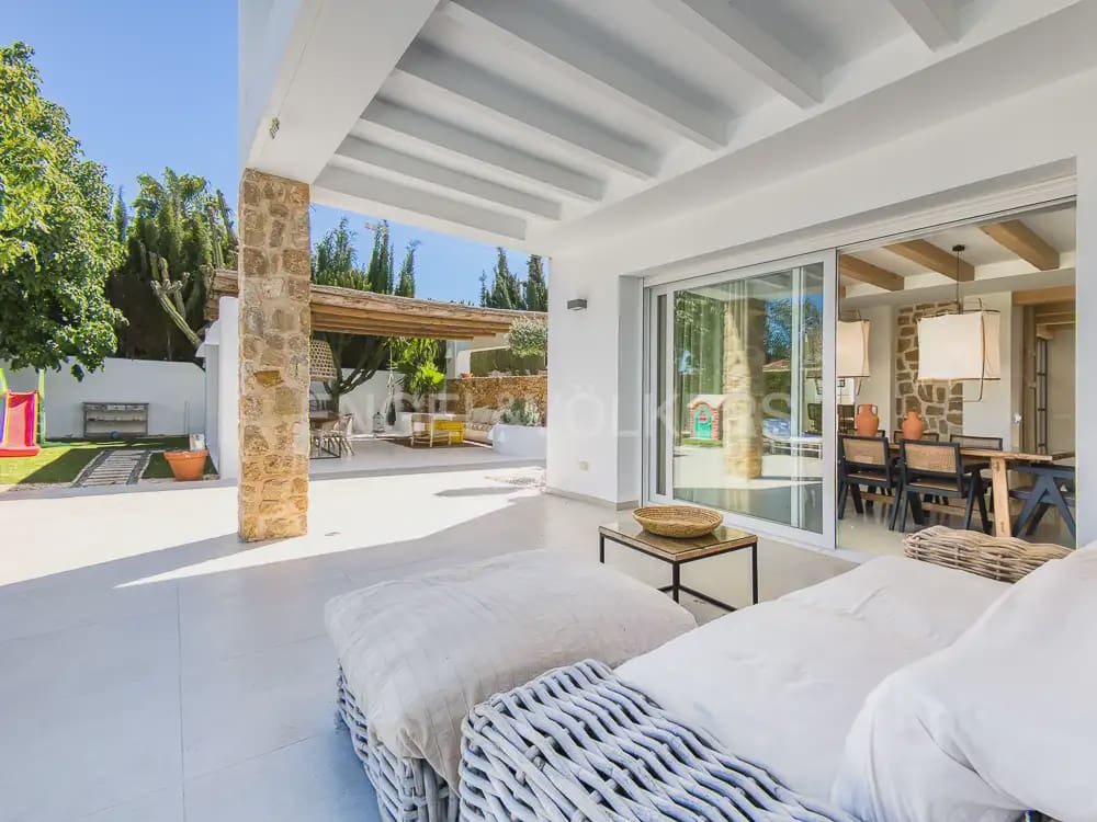 Villa/Maison de 4 chambres à louer à Denia avec piscine garage - 5 500 € (Ref: 9898239)