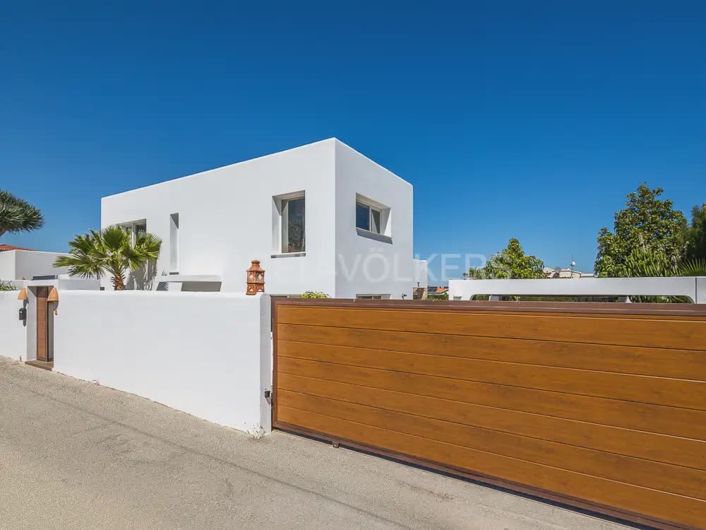 Villa/Maison de 4 chambres à louer à Denia avec piscine garage - 5 500 € (Ref: 9898239)