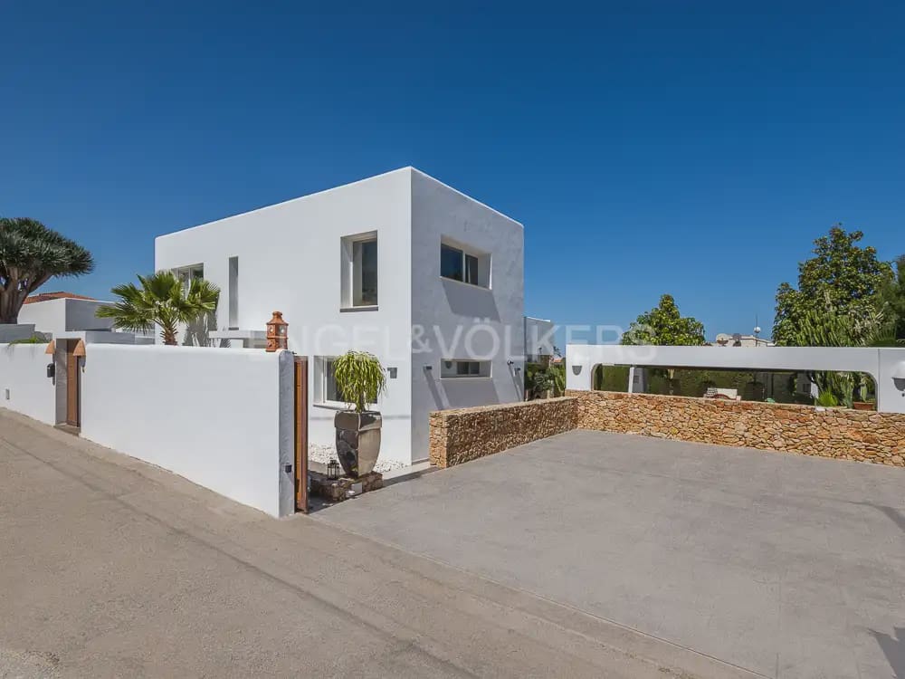 Villa/Maison de 4 chambres à louer à Denia avec piscine garage - 5 500 € (Ref: 9898239)