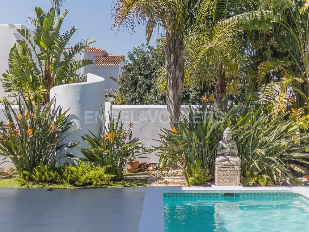 Villa/Maison de 4 chambres à louer à Denia avec piscine garage - 5 500 € (Ref: 9898239)