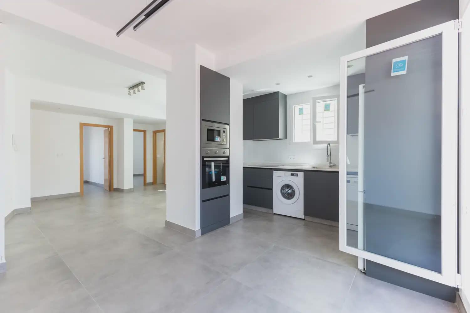 2 makuuhuone Kattohuoneisto vuokrattavana paikassa Valencia kaupunki - 1 800 € (Ref: 9898242)