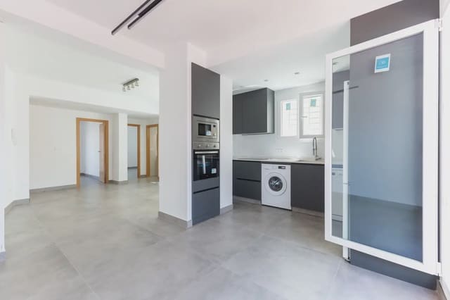 2 makuuhuone Kattohuoneisto vuokrattavana paikassa Mestalla, Valencia kaupunki - 1 800 € (Ref: 9898242)